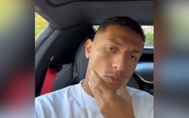 Justiça nega pedido de advogado para Richarlison apagar posts sobre ilha