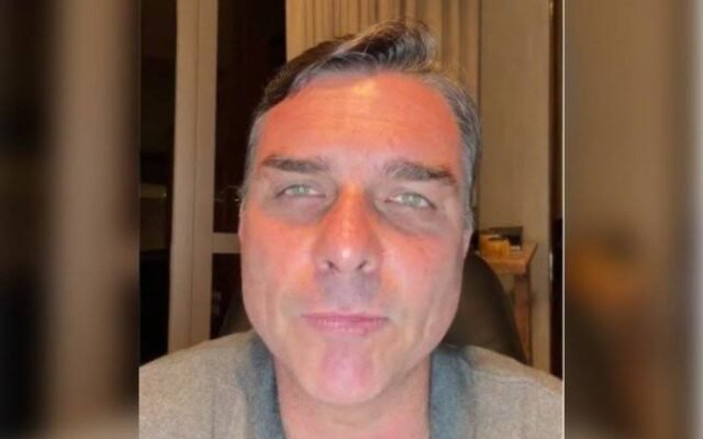 Flávio Bolsonaro prevê crise econômica e fala em nova eleição antes de 2030